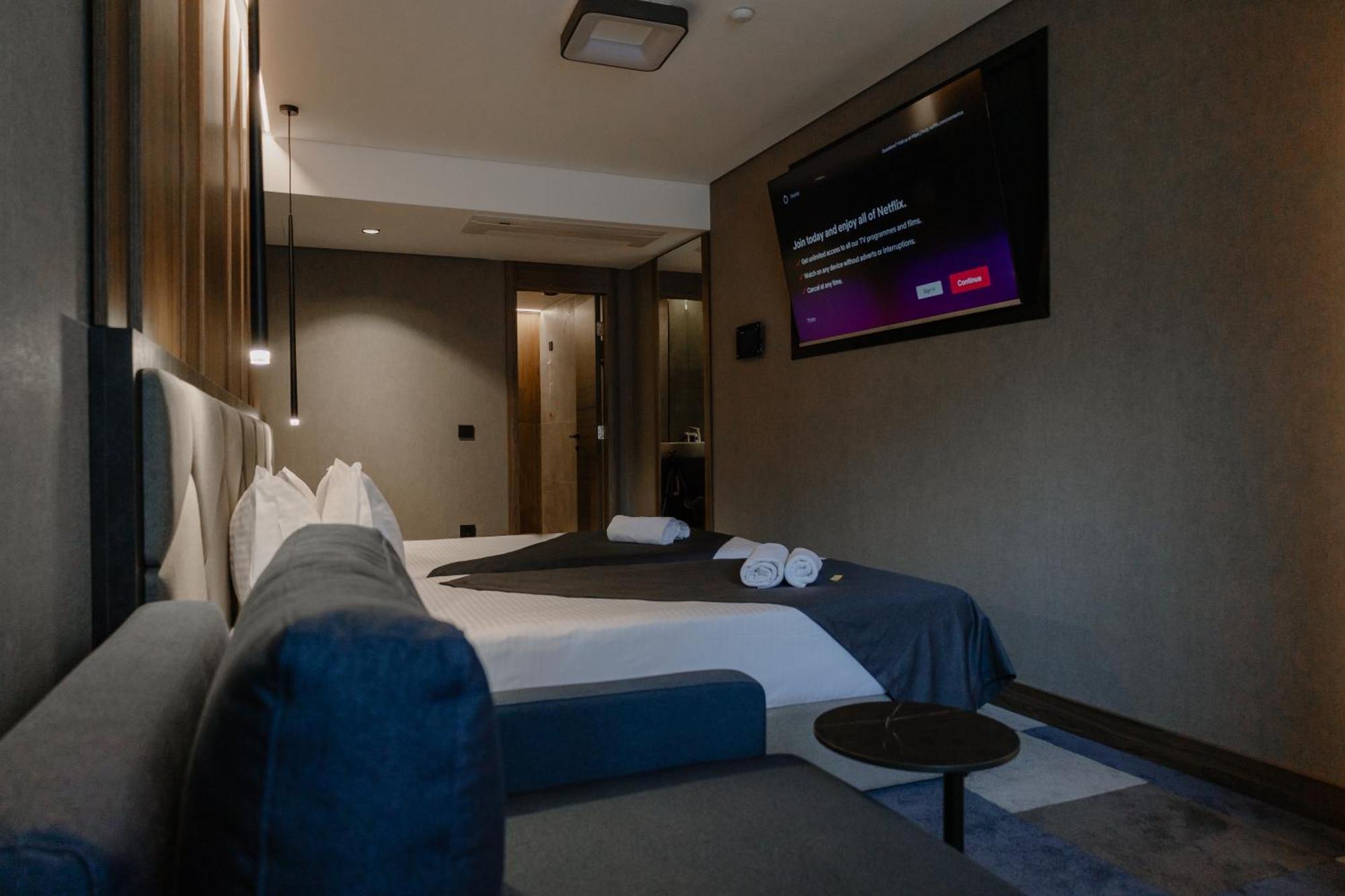 Lumiere Hotel Belgrad Exteriör bild