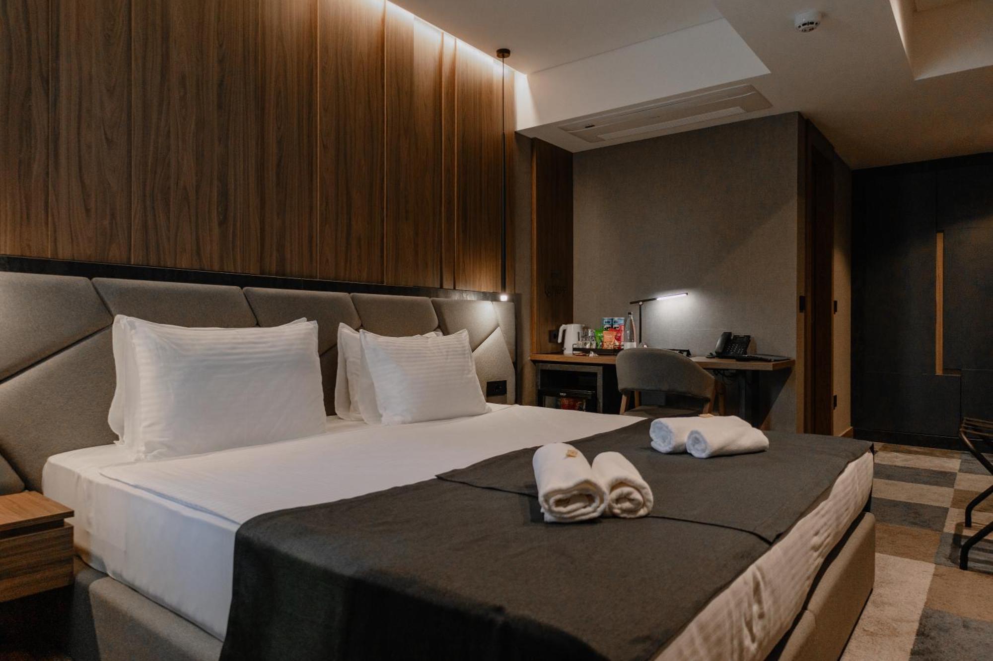 Lumiere Hotel Belgrad Exteriör bild